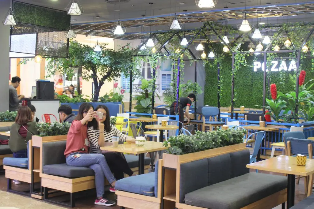 Không gian quán trà sữa Pozaa tại Royal City