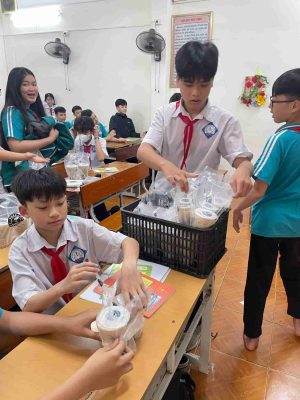 Tệp khách hàng học sinh, sinh viên đặt trà sữa online theo đơn to