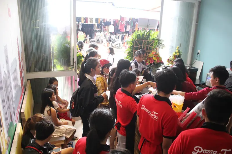 Hình ảnh bê trà sữa cho khách