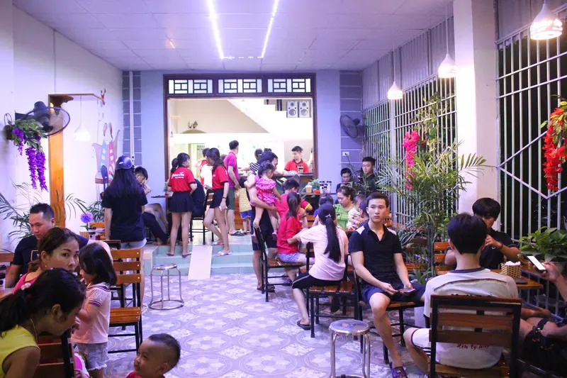 Hình ảnh không gian bên trong quán trà sữa Pozaa Tea.