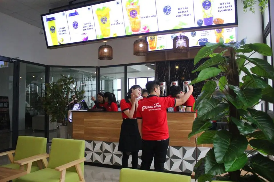 Hình ảnh nhân viên quán trà sữa Pozza Tea