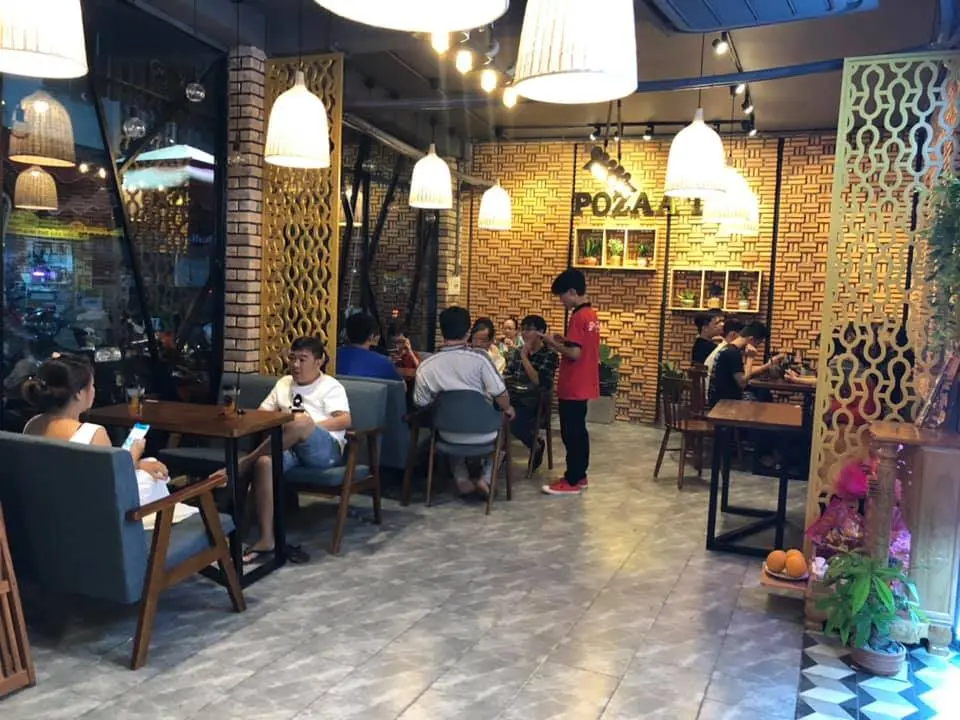 Hình ảnh nhân viên đang order trà sữa POZAA TEA