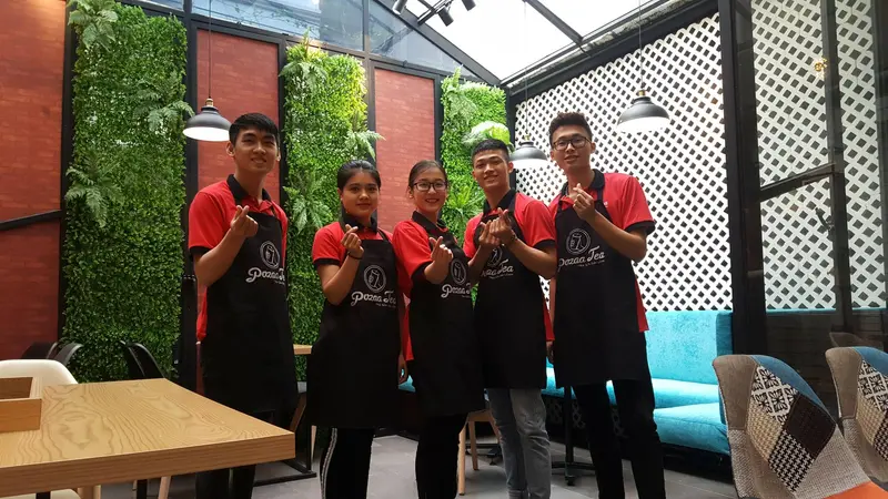 Hình ảnh nhân viên quán trà sữa pozaa Tea.