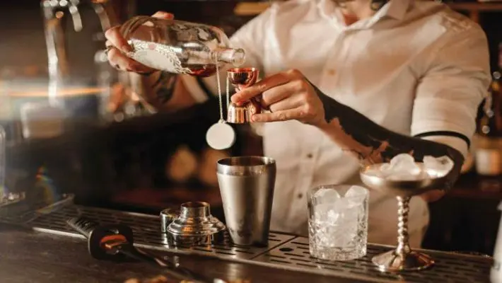 Bartender và barista
