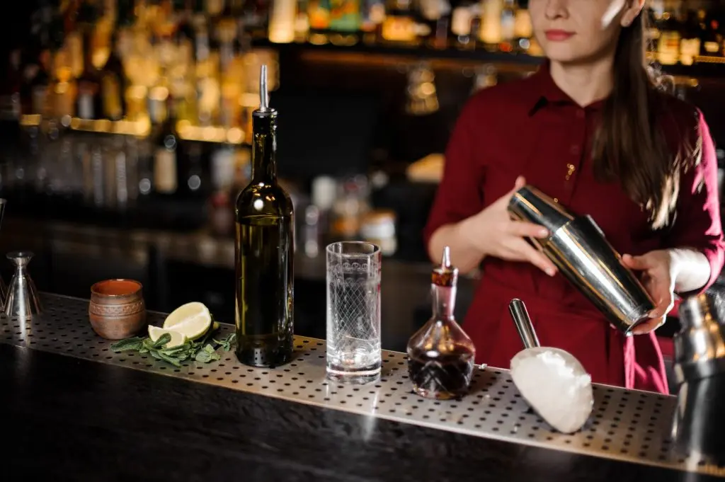 Bartender và barista